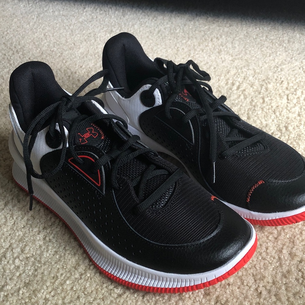 NWOT Under Armour womens basketball sneakers